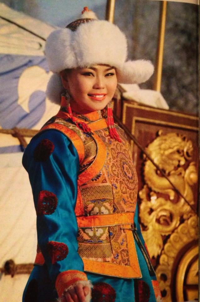 Дуучин А.Түмэн-өлзий морь жилийн барцадаа лифтэнд гацан гаргажээ